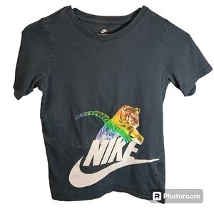 Nike Boy's T-shirt Rainbow Tiger Swoosh Grey Size Small Short Sleeve Graphic GUC